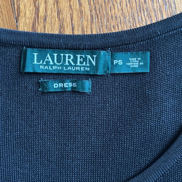 Elegant Black and White Sleeveless Dress - Picture 2 of 2